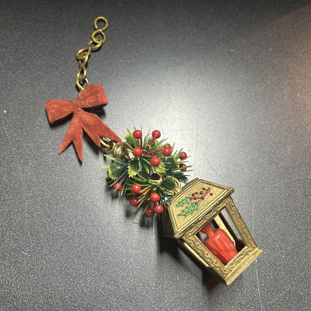 Vtg Christmas Garland Plastic Chain Holly Berries Gold Lantern 60s MCM Decor